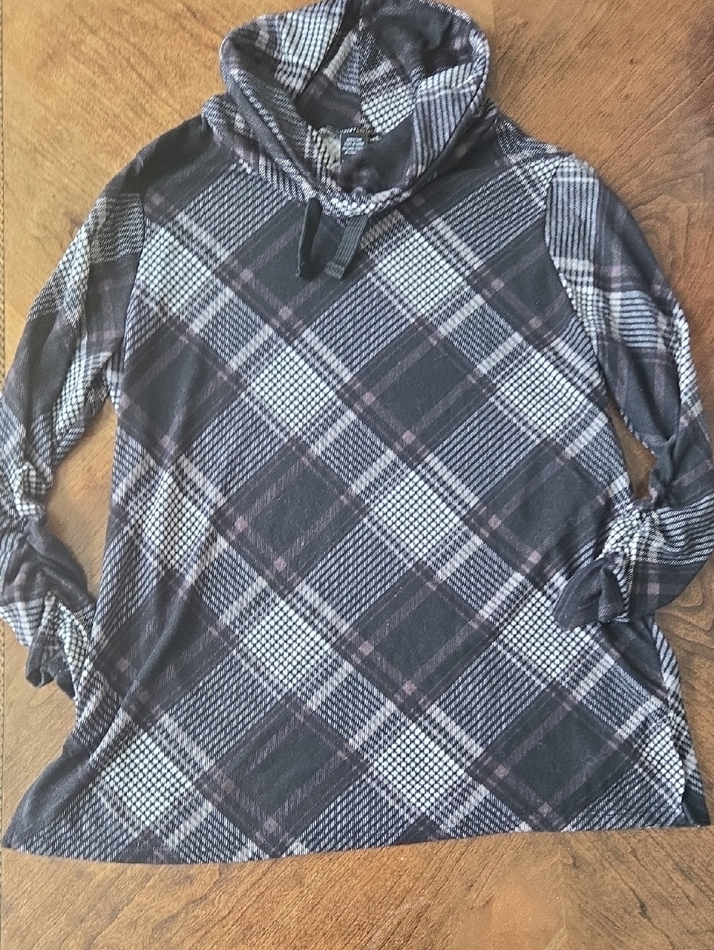 Robert Louis Plaid Hooded Pullover in Charcoal, Light Gray and Mauve